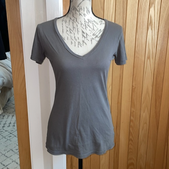 NWOT Groceries Apparel, Perfect V-Neck Tee. Organic Cotton. Grey. Small - Picture 1 of 11